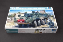 TRUMPETER 01519 LAV III 8X8 WHEELED ARMOR 1:35