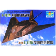 TRUMPETER 01330 F 117 NIGHTHAWK 1:144