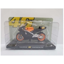 MAGAZINE ROSSI0029 1:18 1999 HONDA NSR 500 JEREZ VALENTINO ROSSI 46