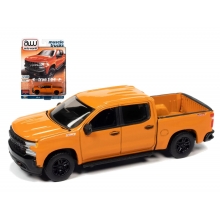 AUTOWORLD AWSP089 1:64 2020 CHEVROLET SILVERADO Z71 LT TRAIL BOSS ORANGE