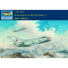 TRUMPETER 02803 1:48 AIRCRAFT MIG 19S FAMER C