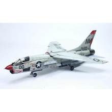 HASEGAWA 07225 F 8 E CRUSADER 1:48