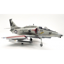 HASEGAWA 07233 1:48 A 4 M SKYHAWK